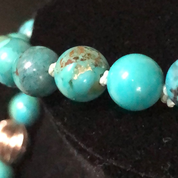 Turquoise beaded Necklace - Picture 4 of 5